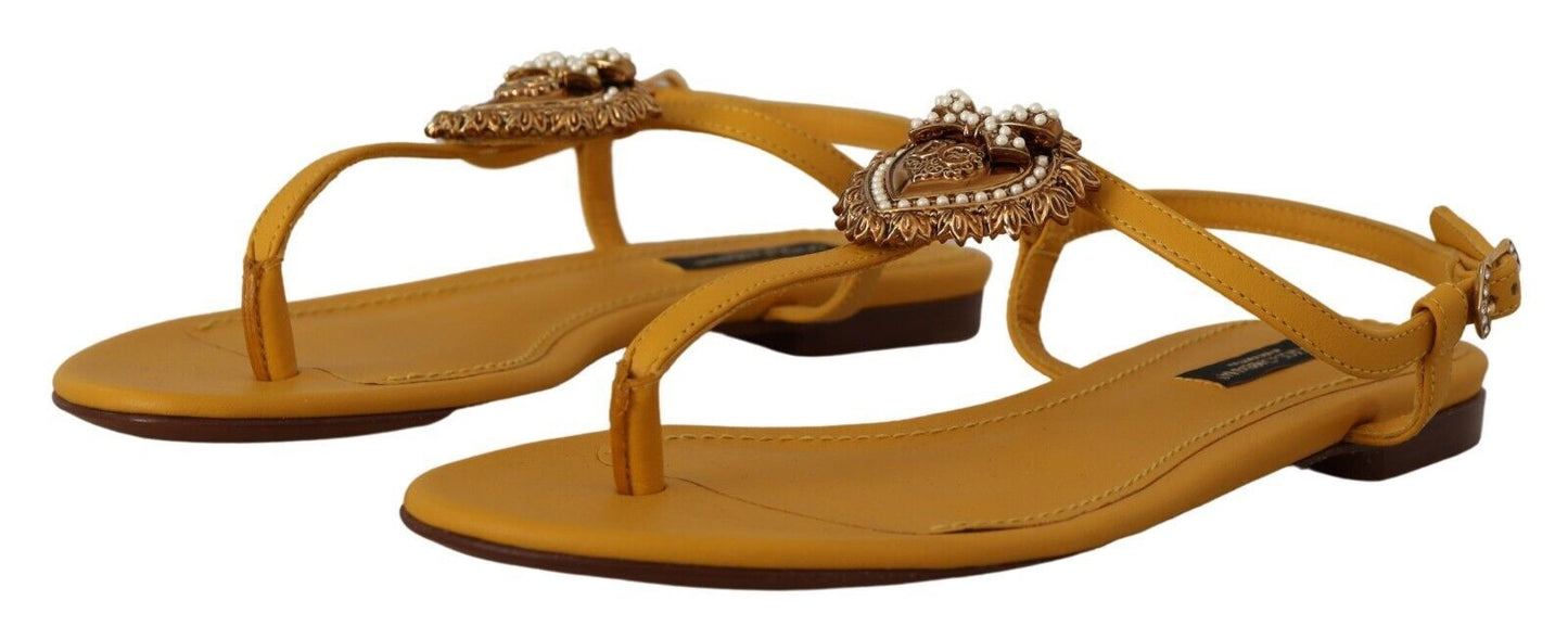 Dolce &amp; Gabbana – Devotion – Flache Sandalen aus senffarbenem Leder