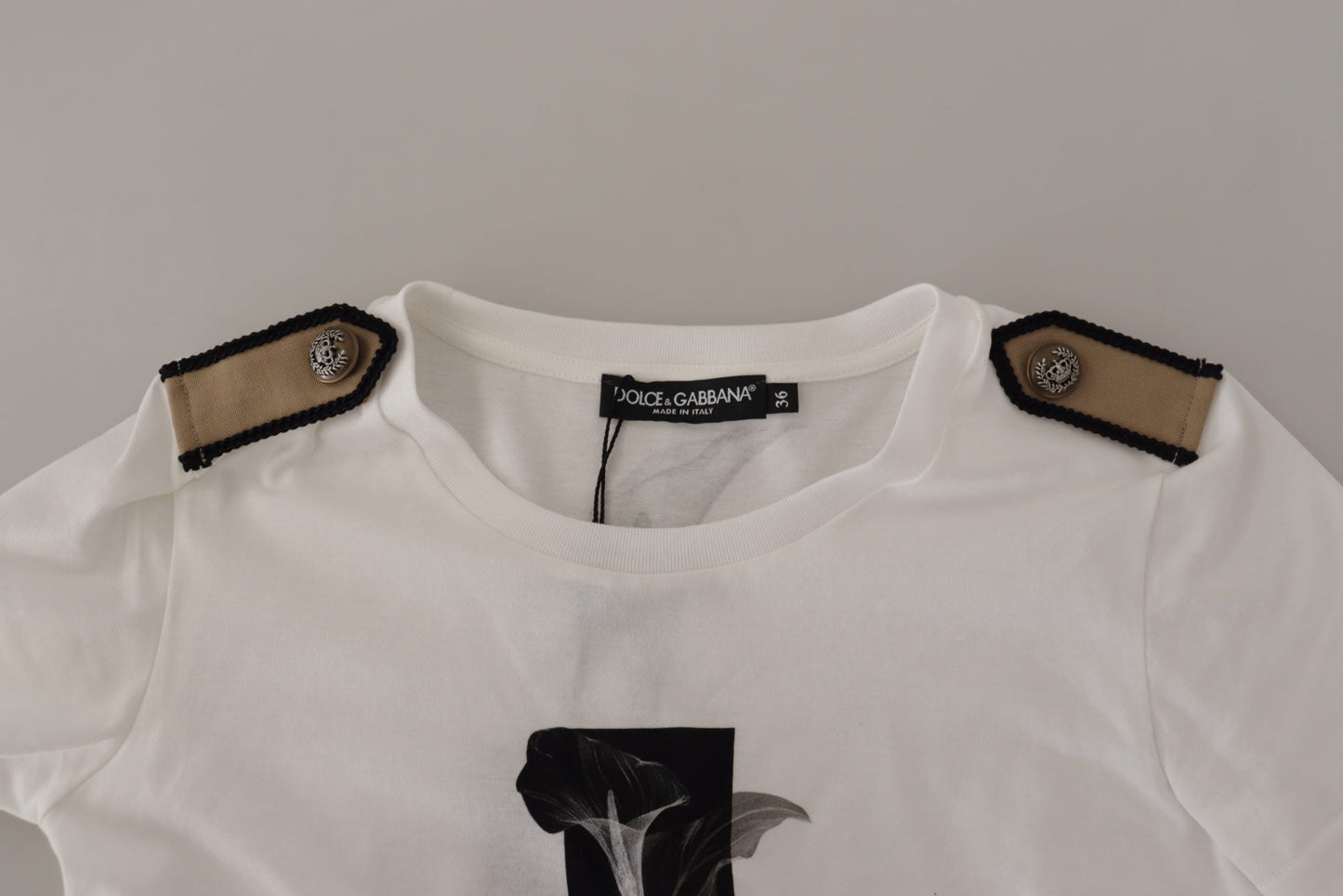 Dolce &amp; Gabbana – T-Shirt aus Baumwolle mit Rundhalsausschnitt und weißen und schwarzen Rosen