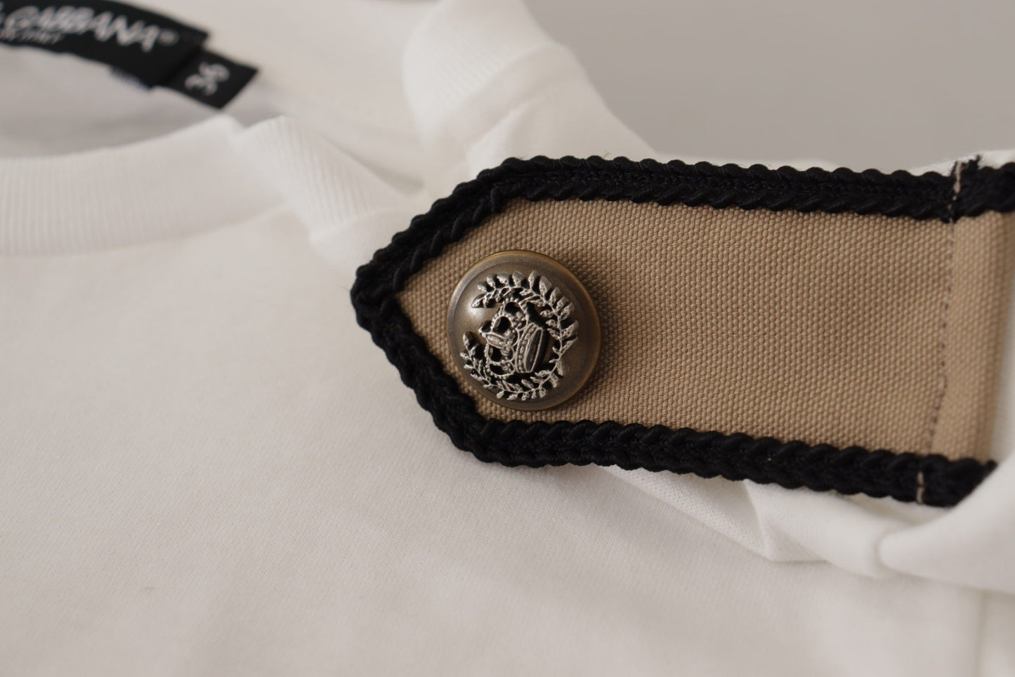 Dolce &amp; Gabbana – T-Shirt aus Baumwolle mit Rundhalsausschnitt und weißen und schwarzen Rosen