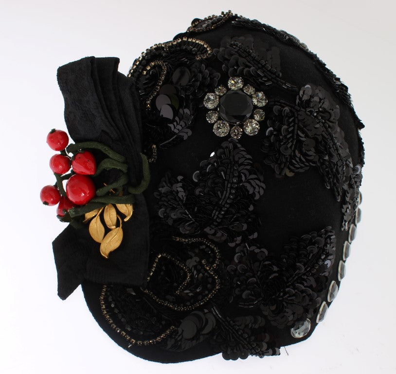 Dolce &amp; Gabbana – Broschenhut mit schwarzen Kristallen und goldenen Kirschen