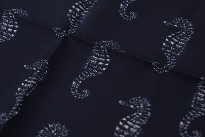Dolce &amp; Gabbana Blauer quadratischer Taschentuchschal mit Seepferdchen-DG-Aufdruck