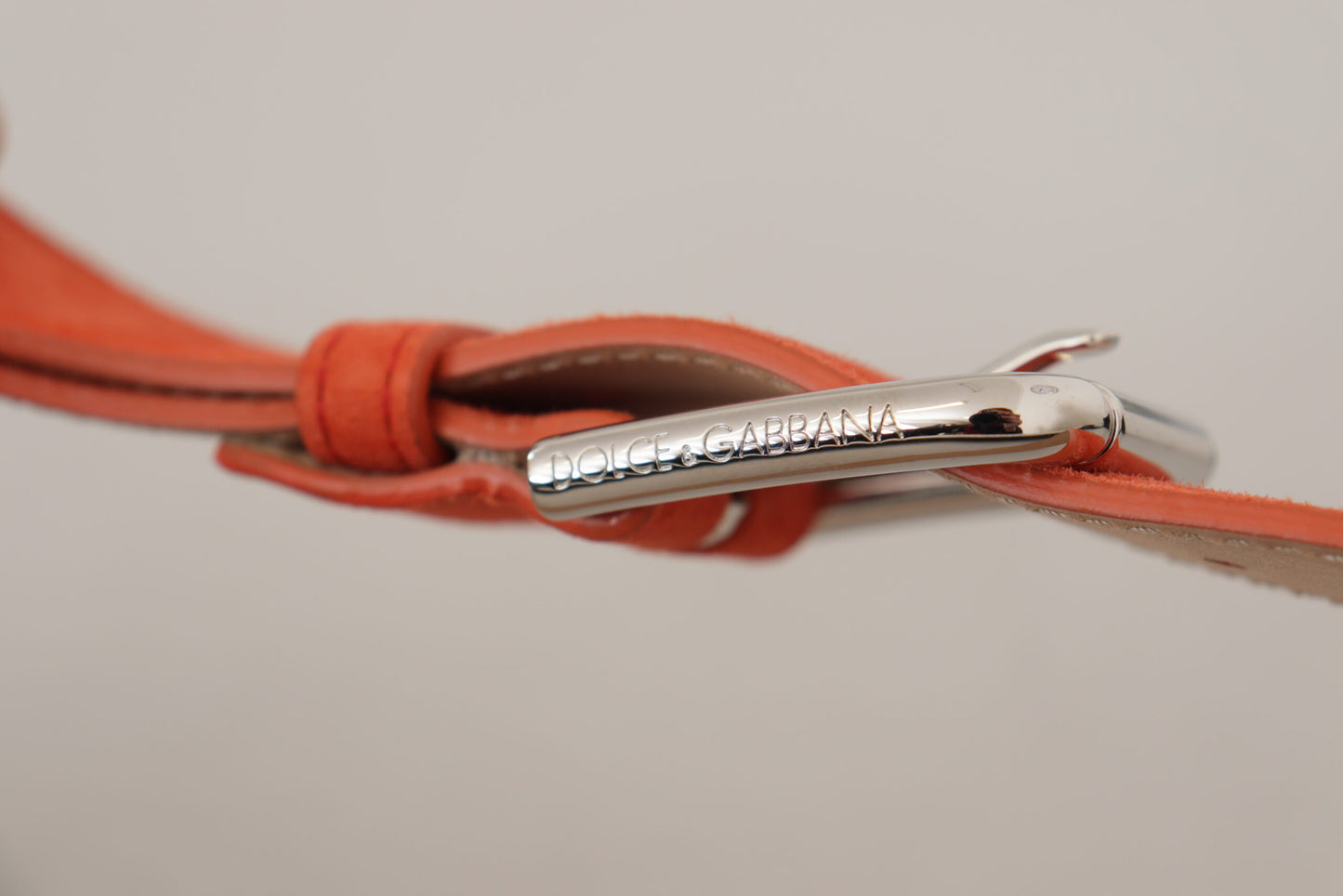 Dolce &amp; Gabbana – Orangefarbener Wildledergürtel mit silberner Logo-Metallschnalle