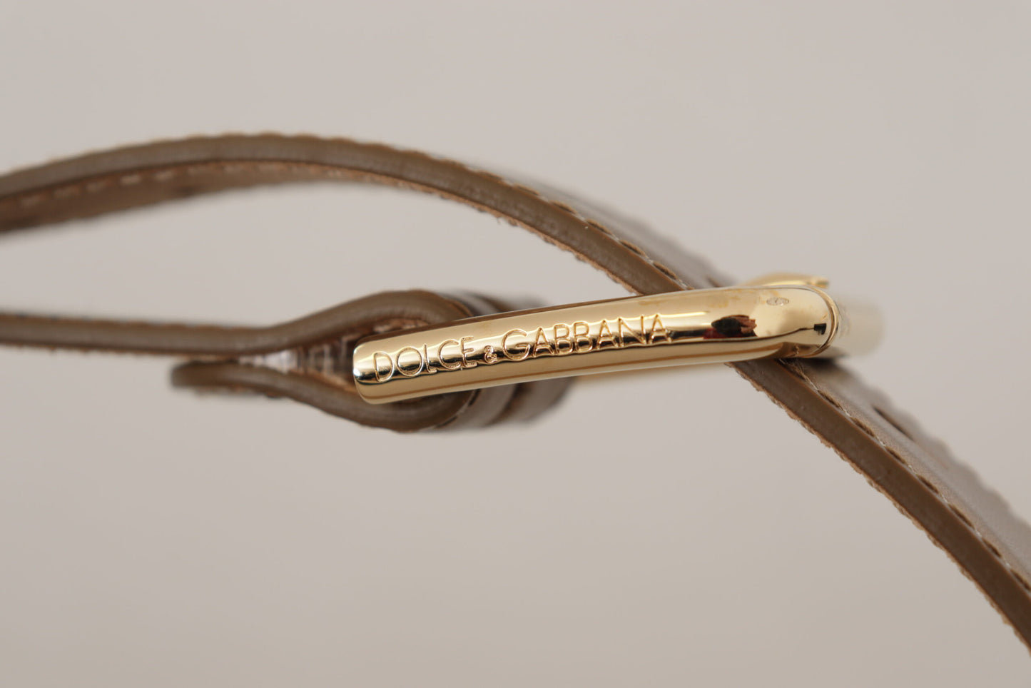 Dolce &amp; Gabbana – Gürtel aus bronzefarbenem Leder mit goldener Logogravur und Schnalle