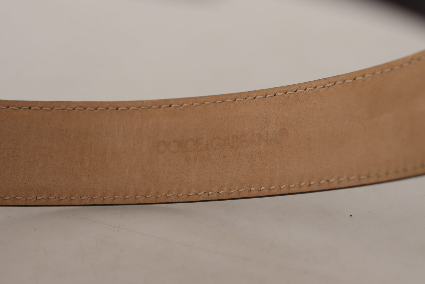Dolce &amp; Gabbana Schwarzer, klassischer Taillengürtel aus massivem Leder mit goldener Schnalle
