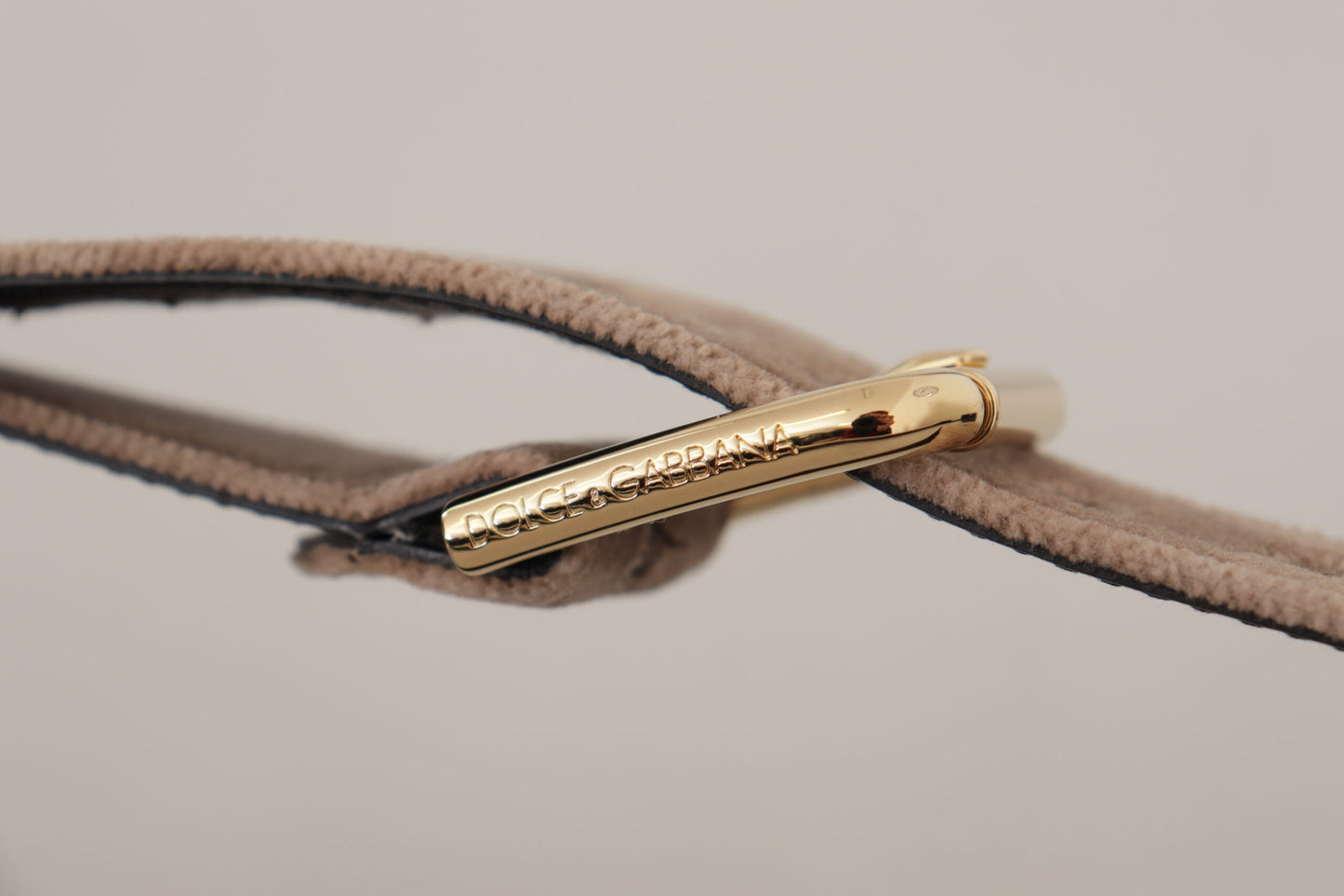 Dolce &amp; Gabbana – Hellbrauner Samtgürtel mit goldfarbener Logo-Metallschnalle