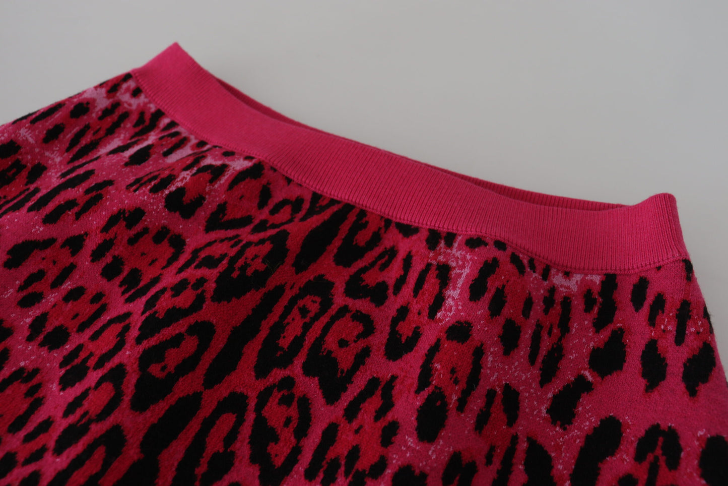 Dolce &amp; Gabbana – Rosa Minirock in A-Linie mit hoher Taille und Leopardenmuster