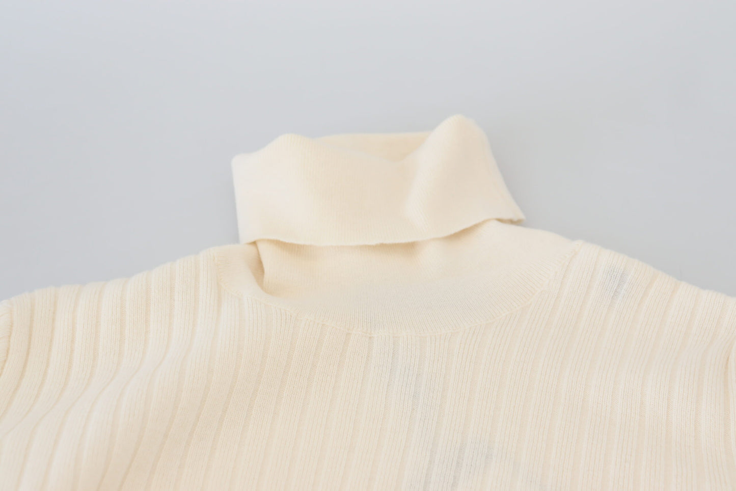 Dolce &amp; Gabbana – Elfenbeinfarbener Rollkragenpullover mit Distressed-Manschetten
