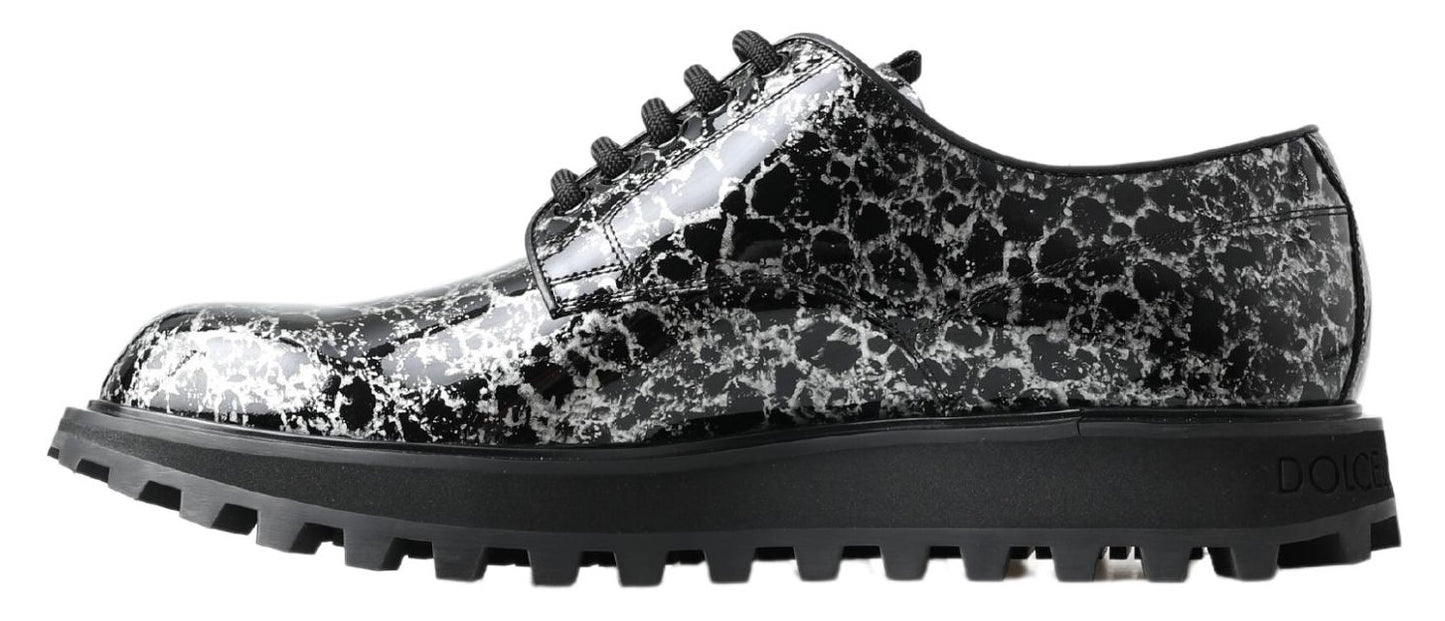 Dolce &amp; Gabbana – Derby-Schuhe aus Lackleder in Schwarz und Weiß