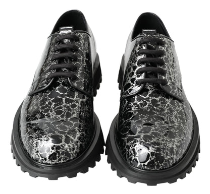 Dolce &amp; Gabbana – Derby-Schuhe aus Lackleder in Schwarz und Weiß