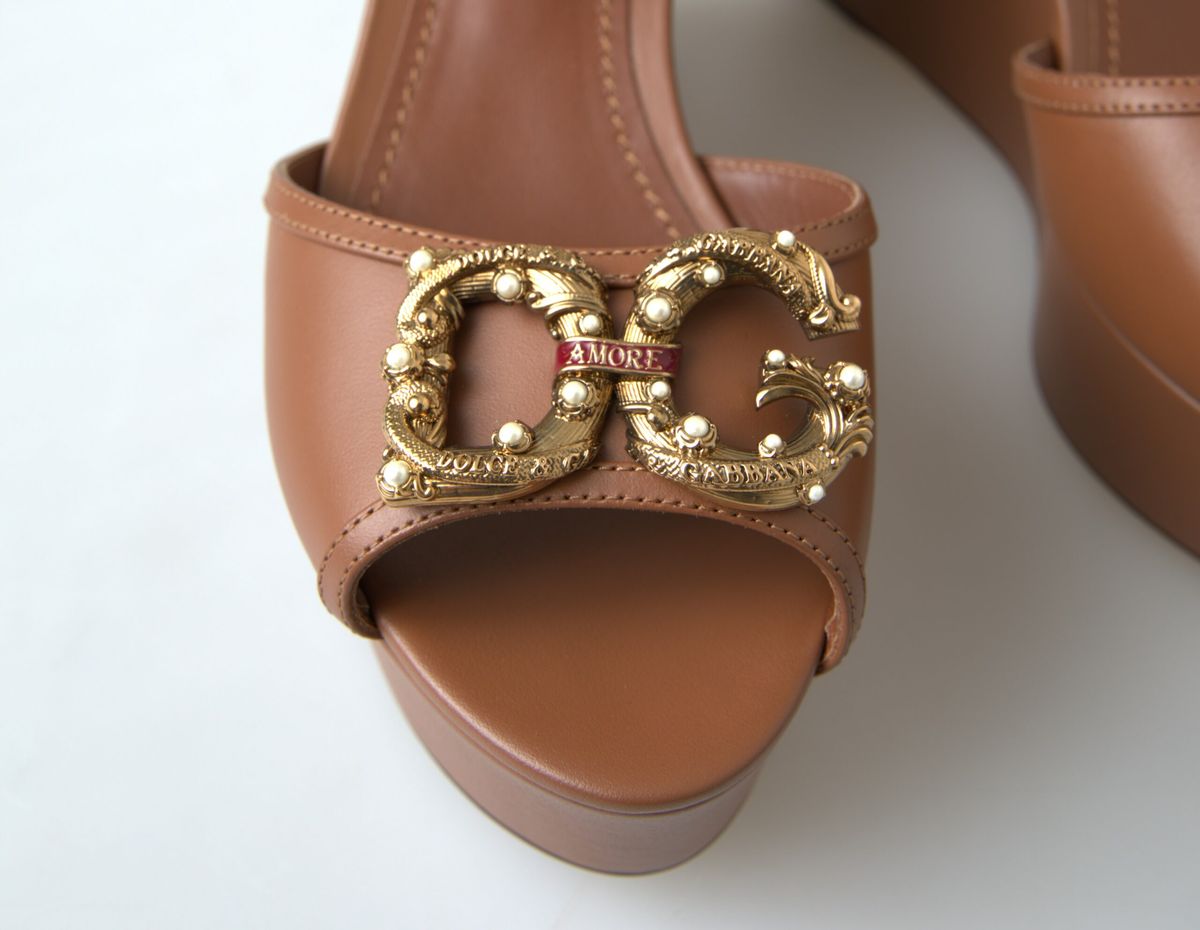 Dolce &amp; Gabbana Braune Leder AMORE Keilsandalen Schuhe
