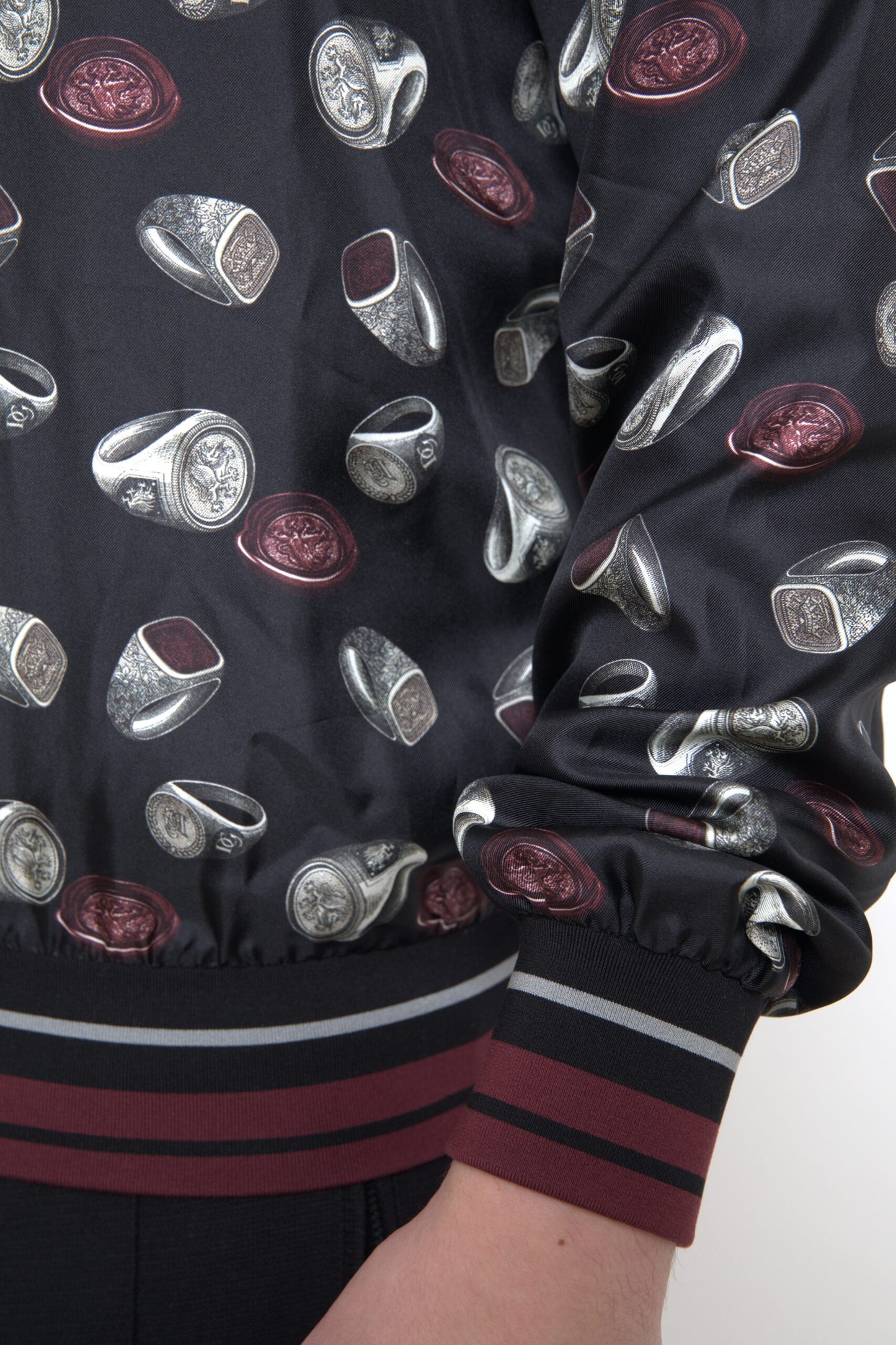 Dolce &amp; Gabbana – Schwarzer Seidenpullover mit Rundhalsausschnitt und Ringprint