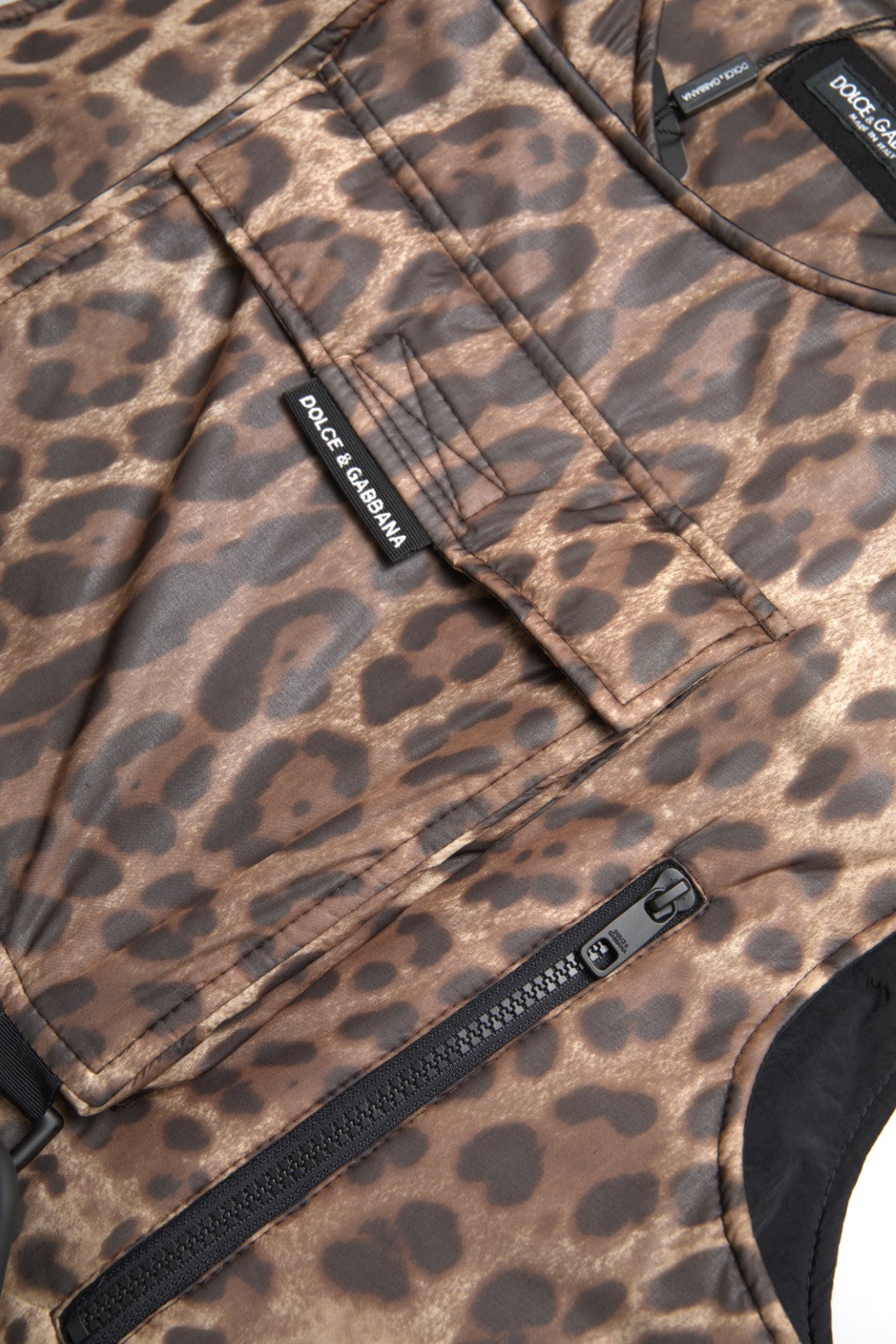 Dolce &amp; Gabbana Braune ärmellose Sportbekleidung aus Seide mit Leopardenmuster