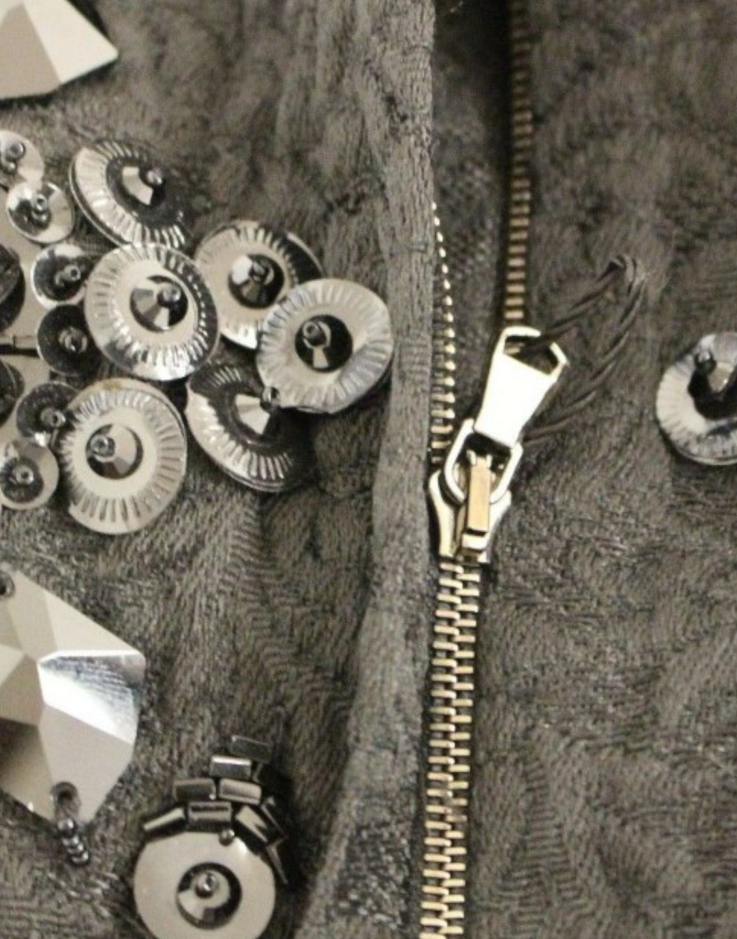 Dolce &amp; Gabbana Schwarzes Kleid mit Blumen- und Kristallbesatz