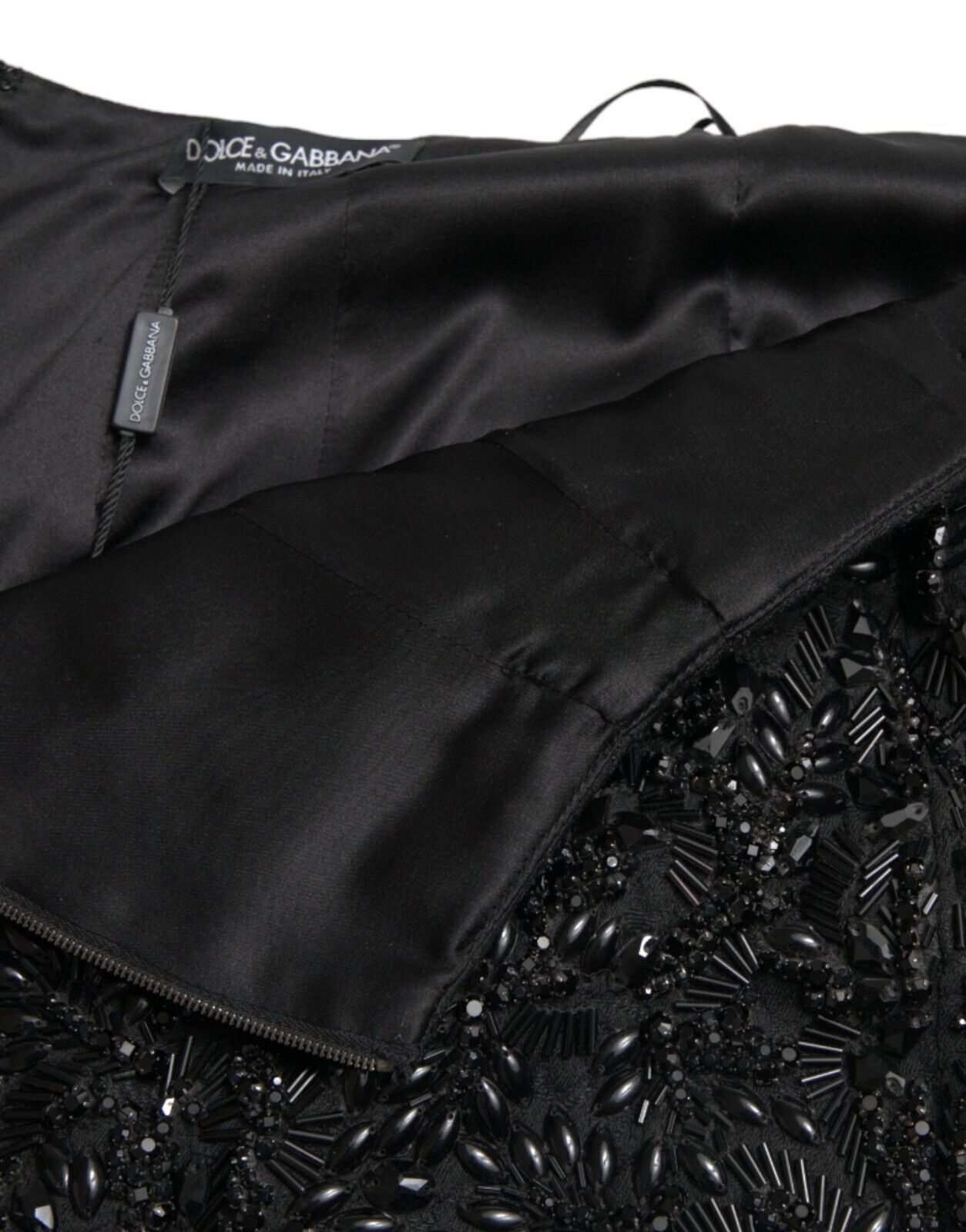 Dolce &amp; Gabbana Schwarzer handgefertigter Bleistiftrock mit Kristallen am Knie