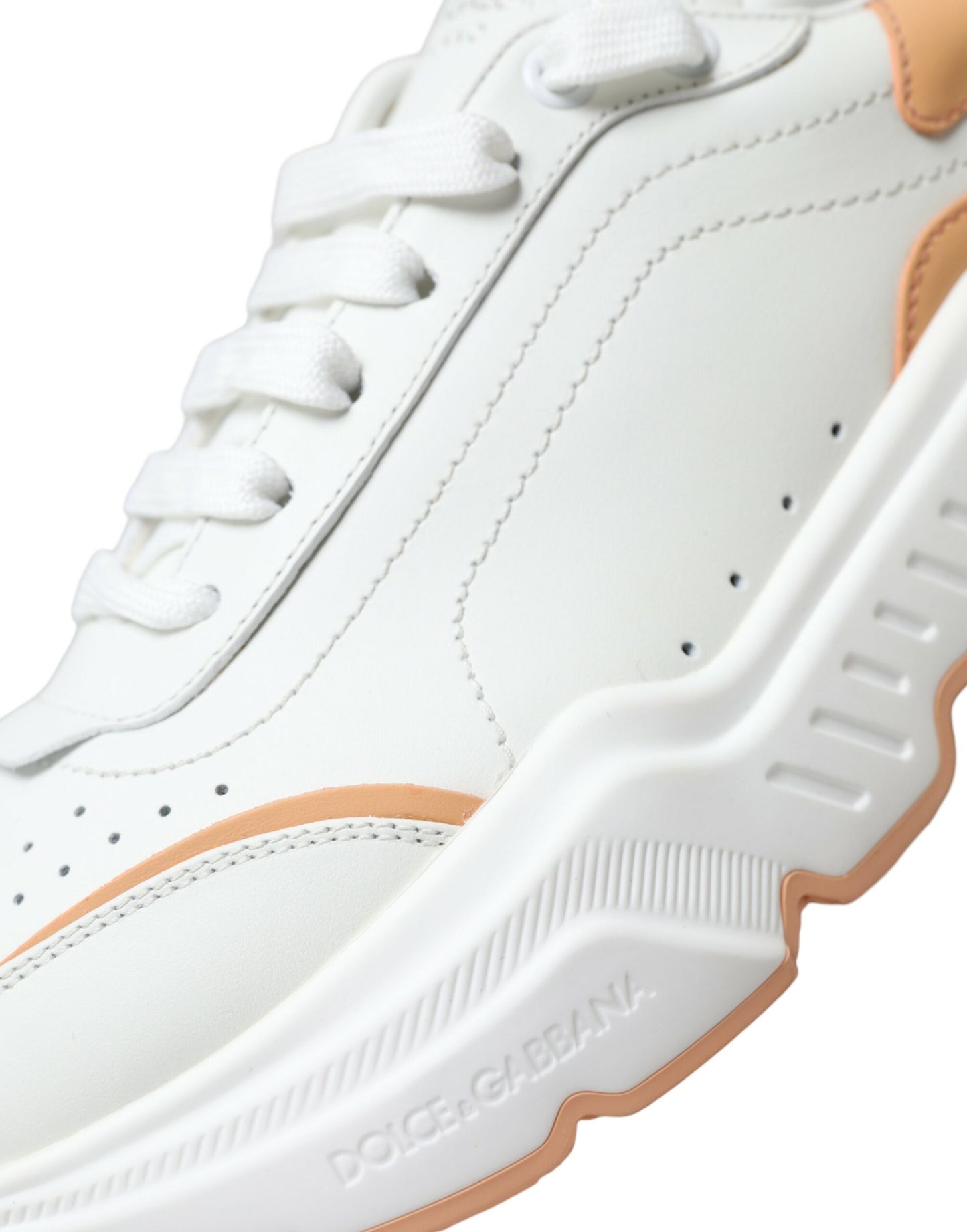 Dolce &amp; Gabbana – Daymaster – Sneaker aus Leder in Weiß und Pfirsich