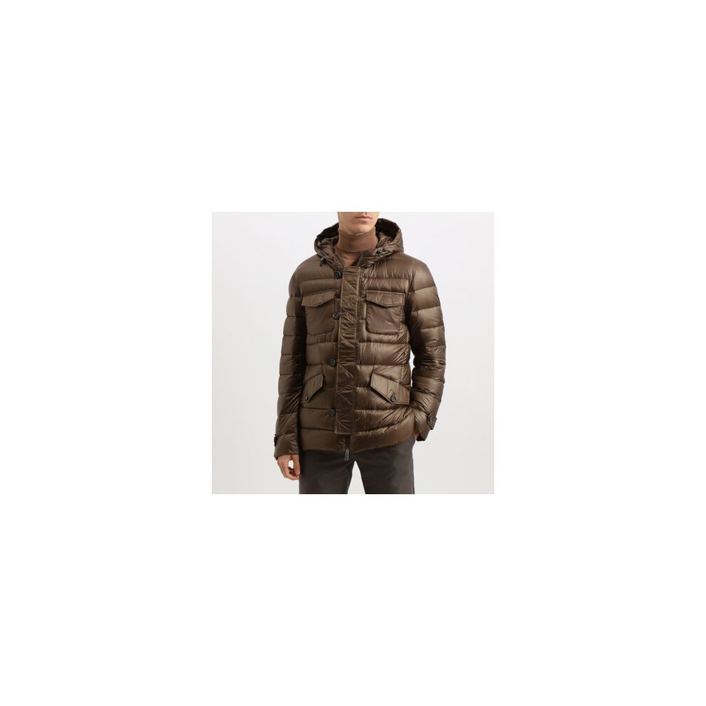 Braune Polyamidjacke hinzufügen