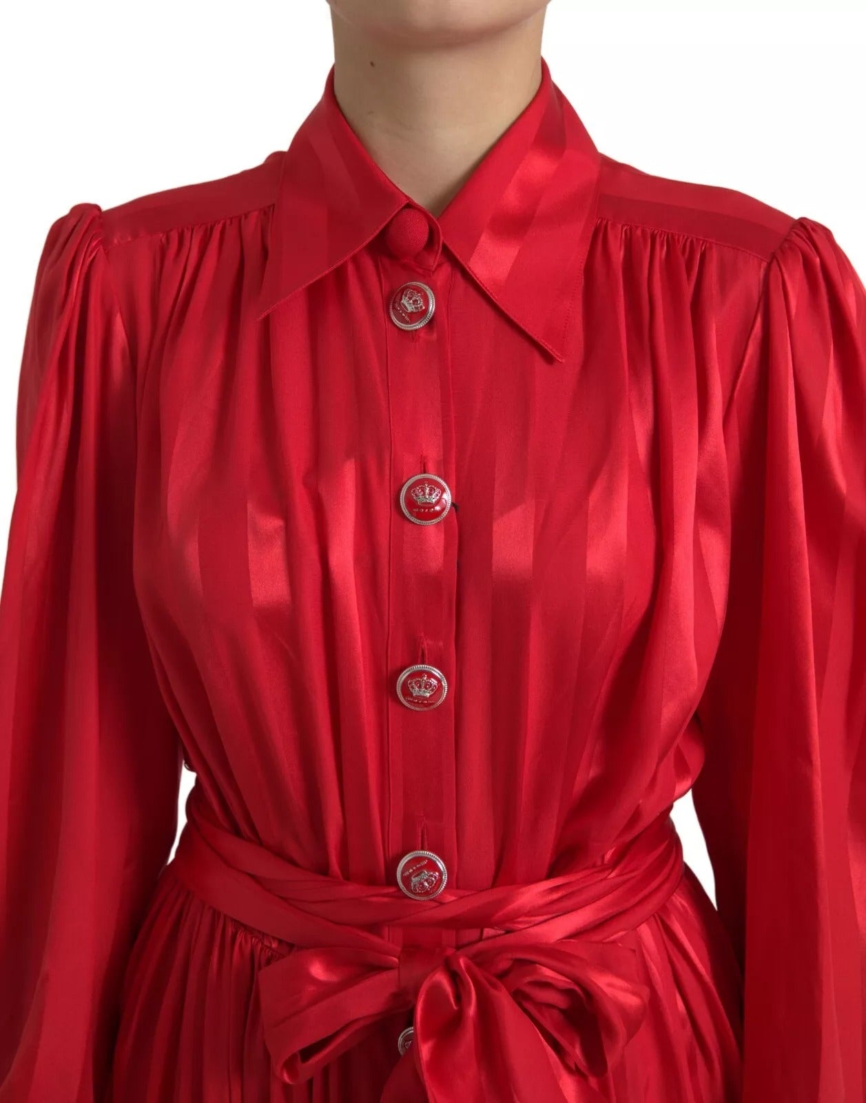 Dolce &amp; Gabbana – Rotes Midikleid aus Satinseide mit Knopfleiste und Gürtel