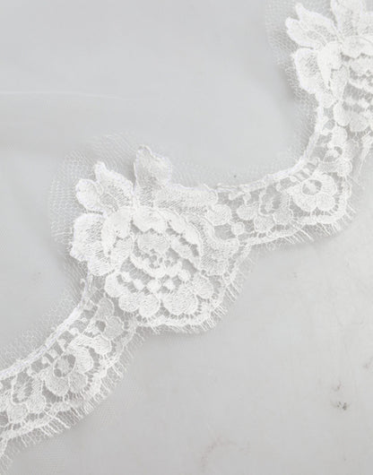Dolce &amp; Gabbana – Weißer Brautschleier aus floraler Spitze und Nylon in Bodenlänge