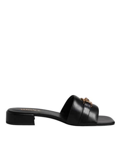 Versace – Schwarze Slipper aus Leder mit Logo-Schild