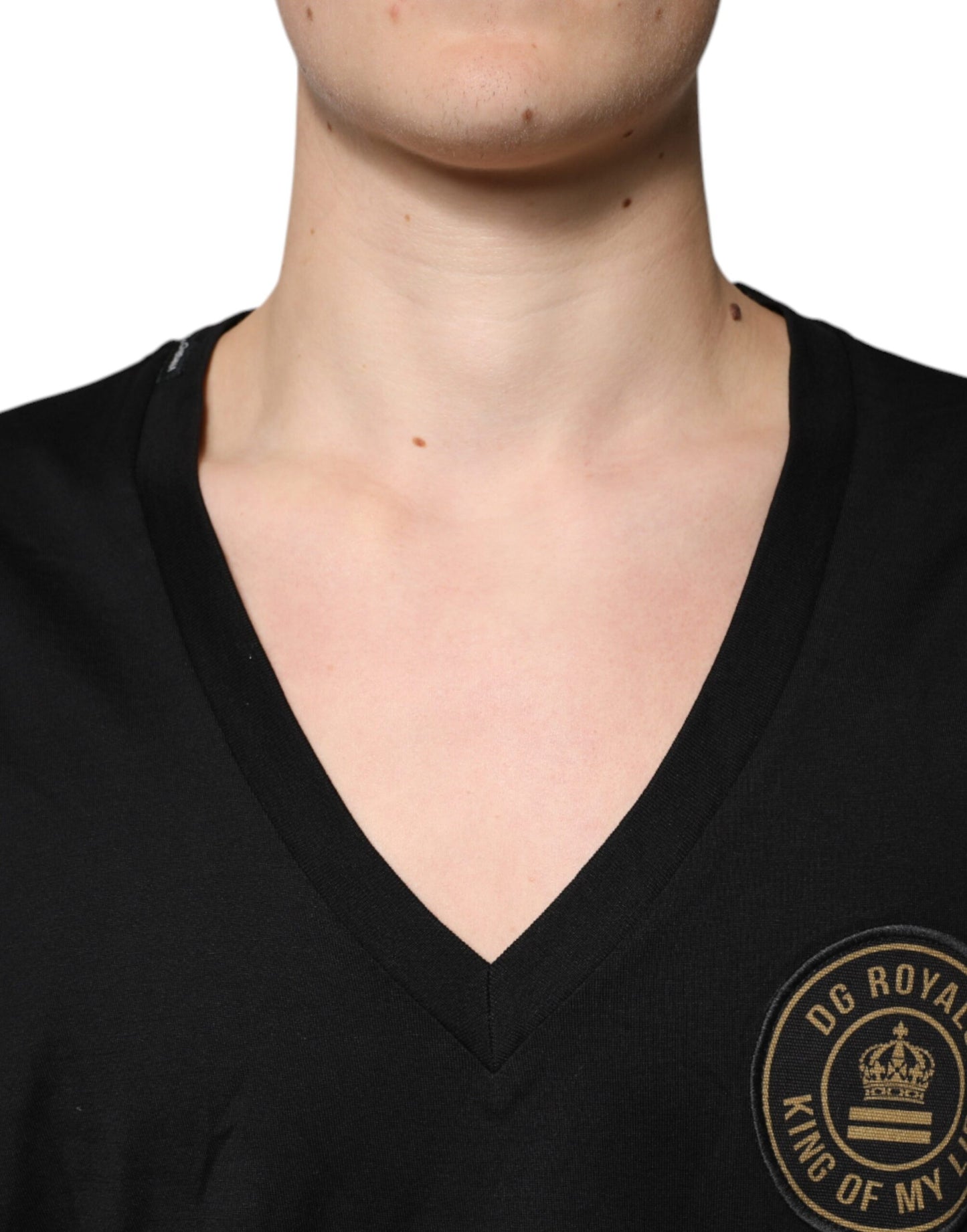 Dolce &amp; Gabbana – Schwarzes, kurzärmliges T-Shirt aus Baumwolle mit V-Ausschnitt und Logo