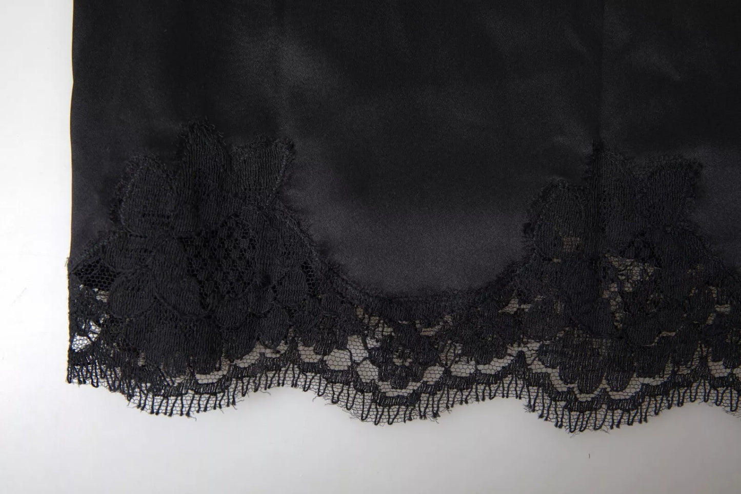 Dolce &amp; Gabbana Nachtwäsche aus schwarzer Spitze und Seide, Camisole-Oberteil