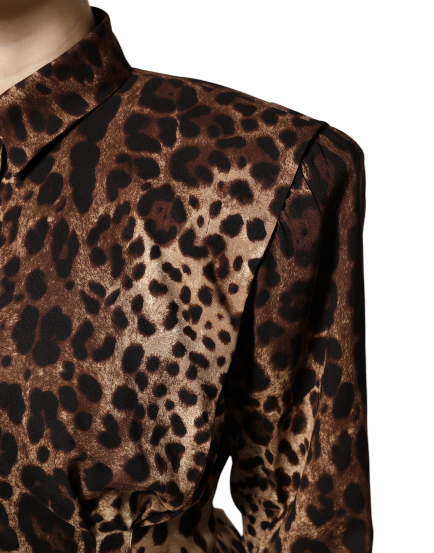 Dolce &amp; Gabbana Braune Seidenmanteljacke mit Leopardenmuster und Knöpfen