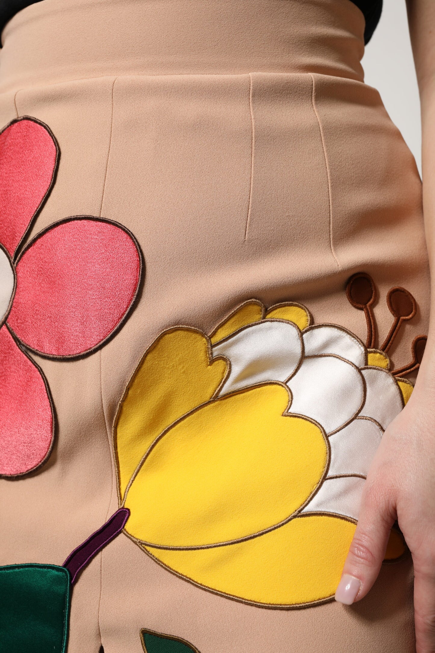 Dolce &amp; Gabbana Beigefarbener Bleistiftrock mit Blumenmuster und hoher Taille