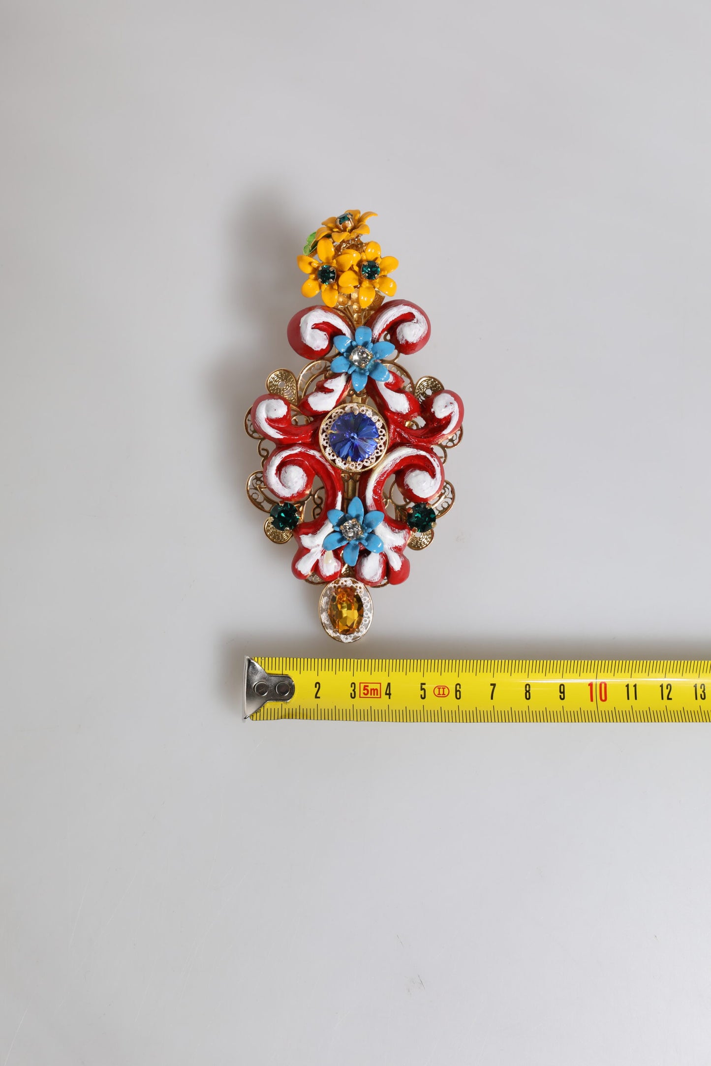 Dolce &amp; Gabbana Multicolor Spring CARRETTO Haarspange aus goldfarbenem Messing mit Kristallen