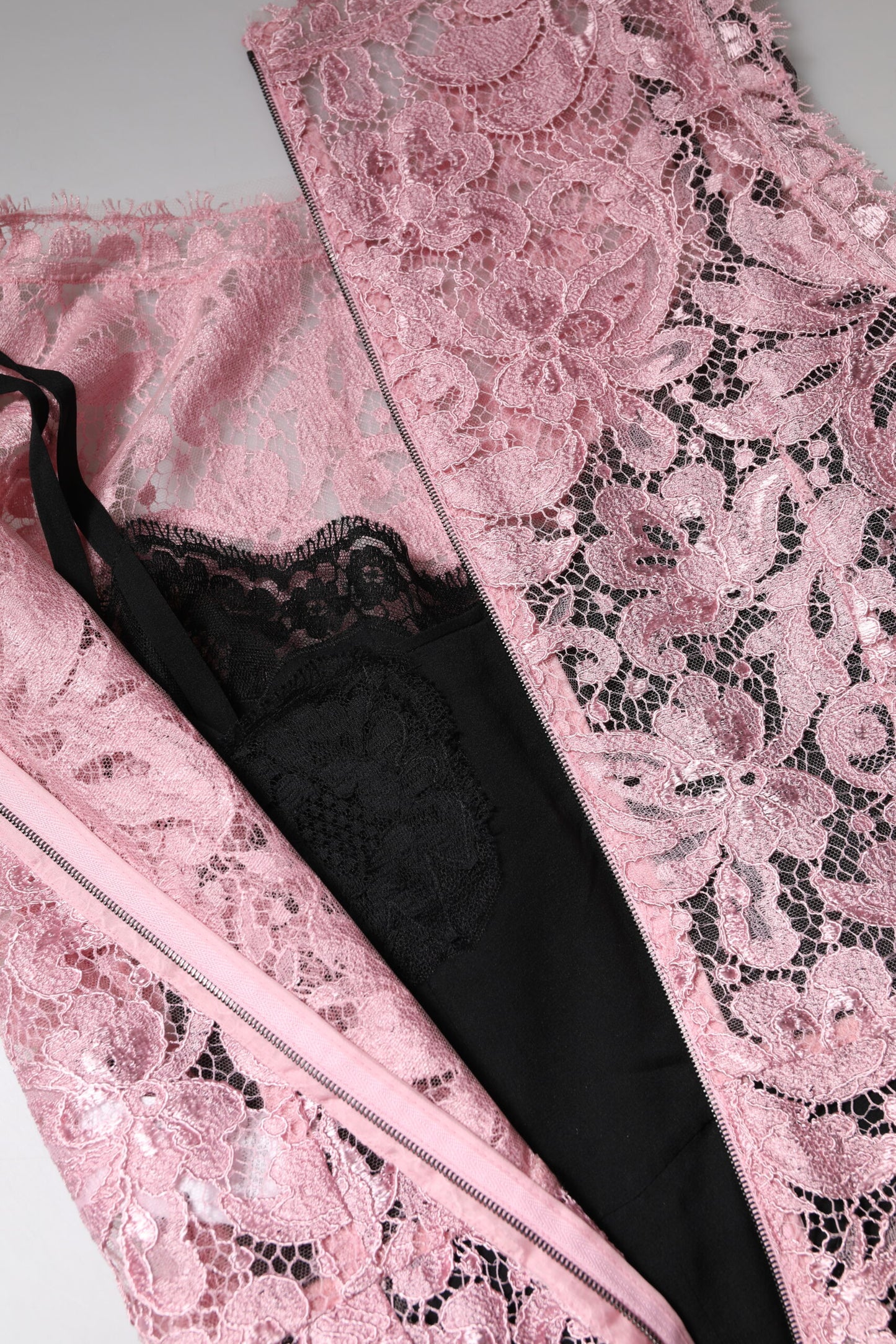 Dolce &amp; Gabbana – Ärmelloses Etuikleid aus rosa Blumenspitze
