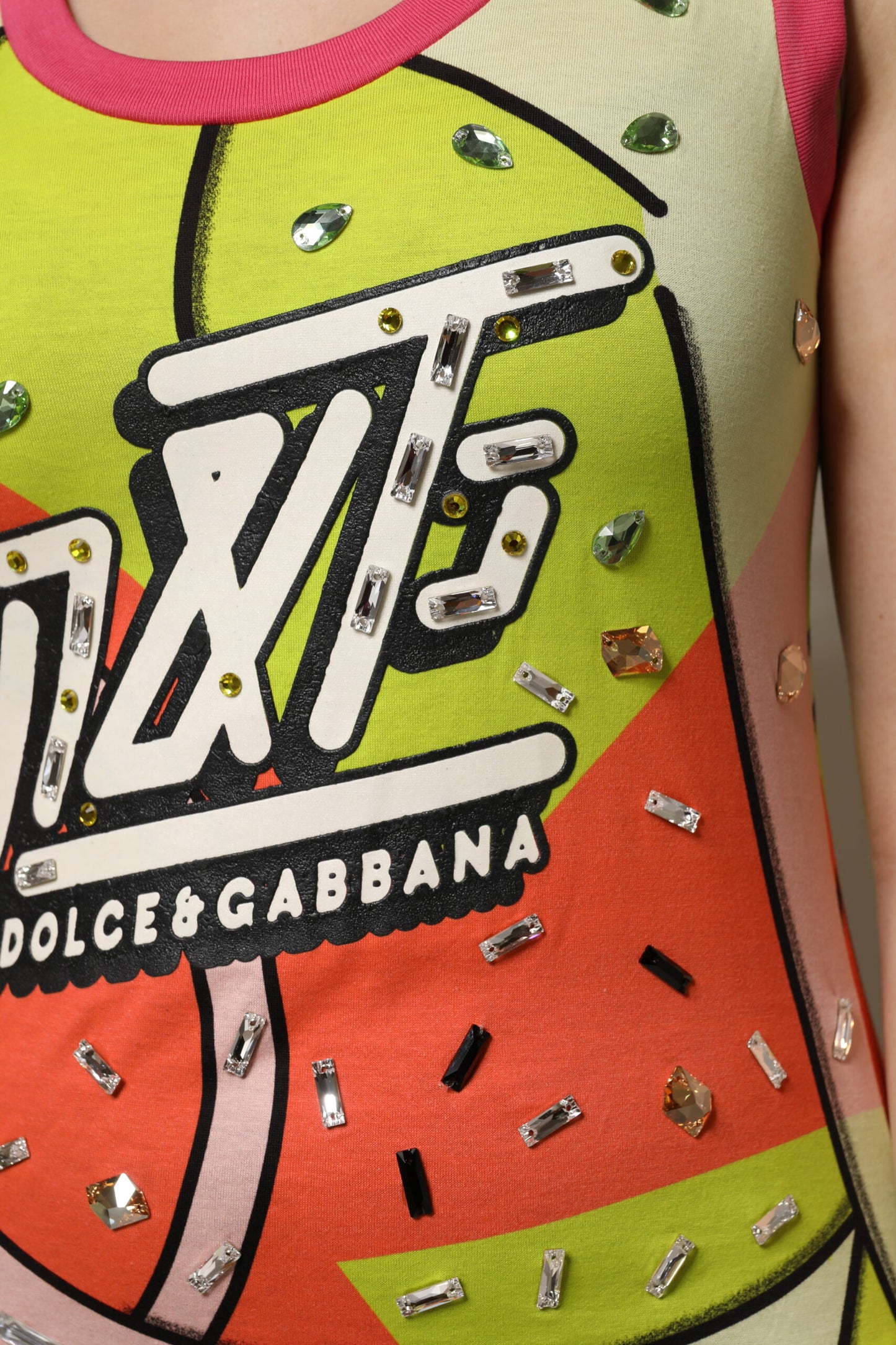 Dolce &amp; Gabbana – Mehrfarbig bedrucktes Oberteil mit Kristallverzierung