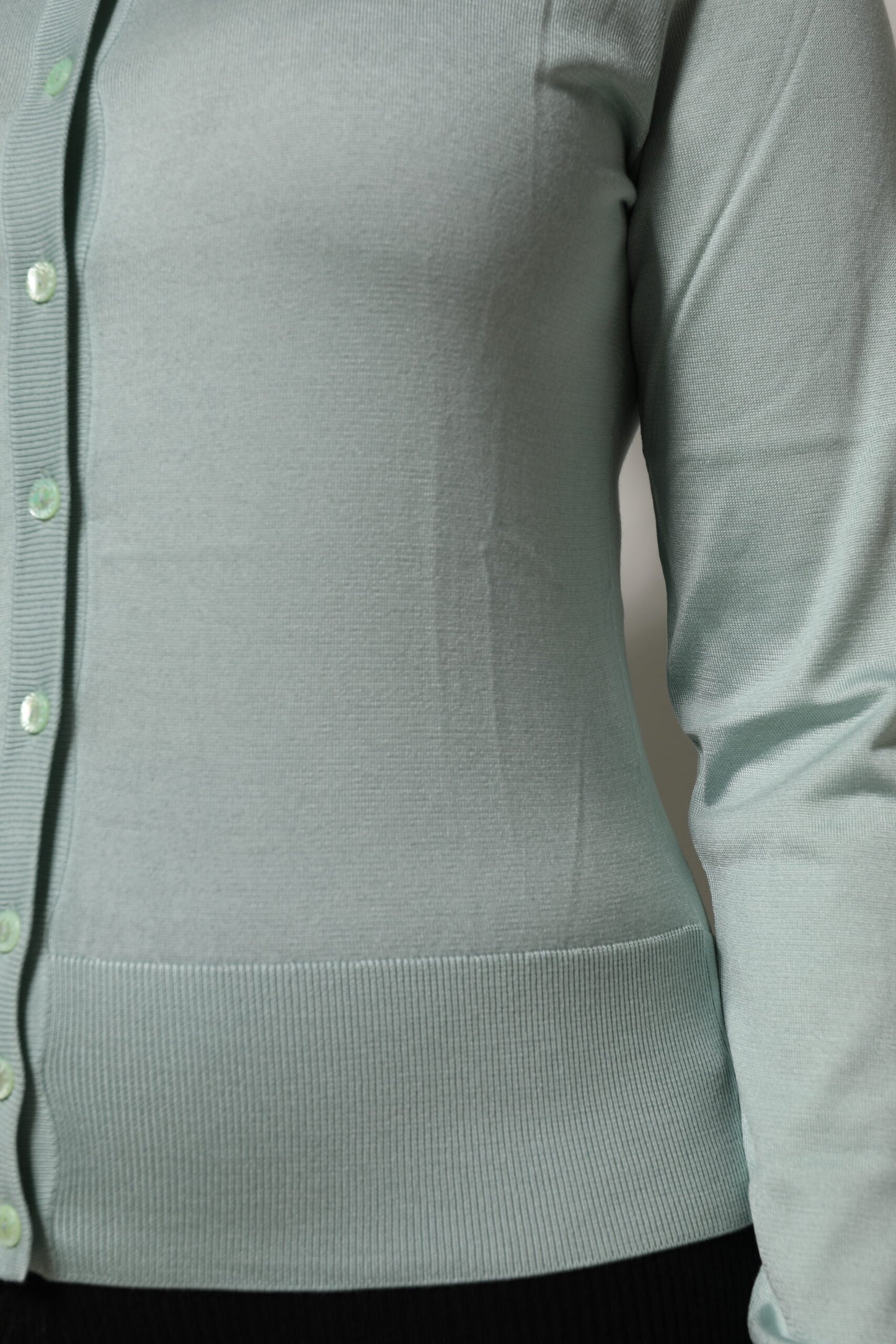 Dolce &amp; Gabbana Hellgrüner Cardigan-Pullover aus Seide mit Knopfleiste