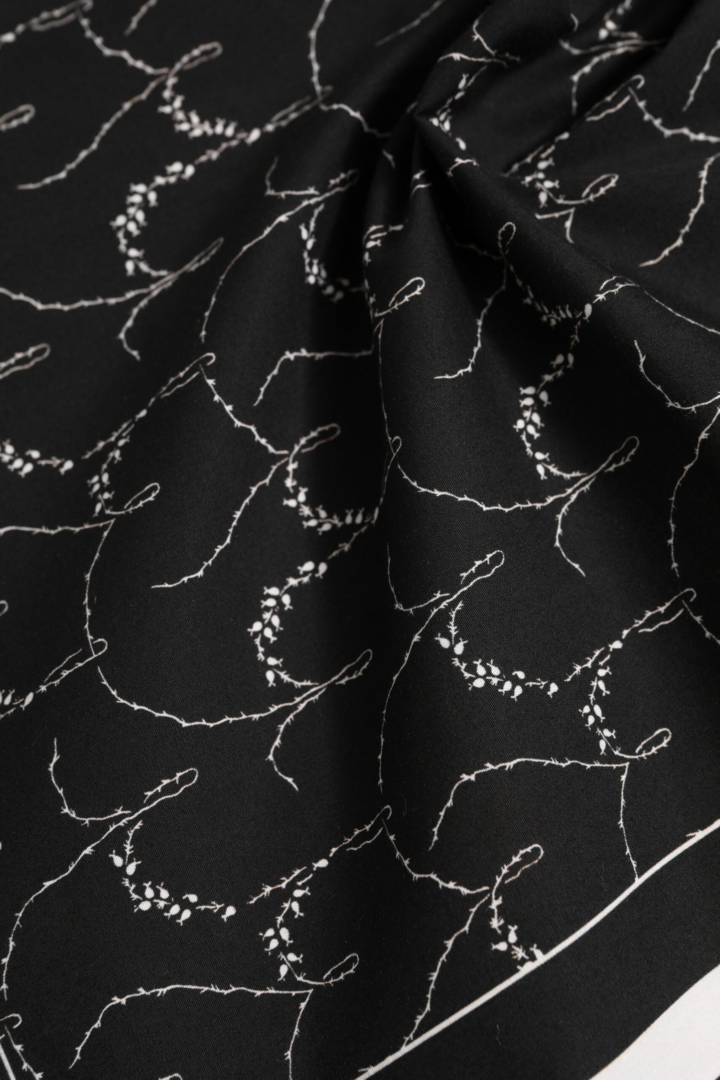 Dolce &amp; Gabbana – Schwarz-weiß bedruckter quadratischer Foulardschal