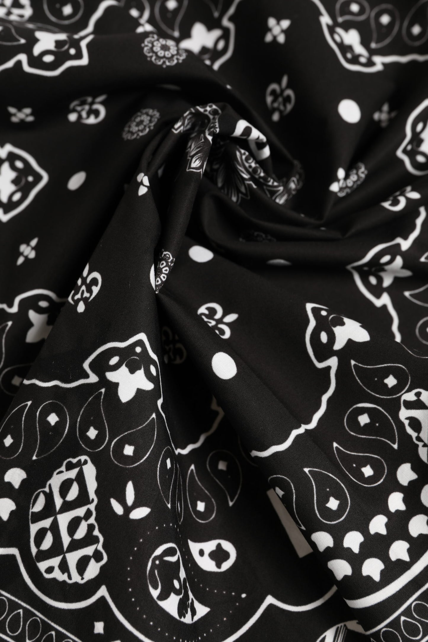 Dolce &amp; Gabbana Schwarz Weiß Bandana Square Herren Foulard Schal