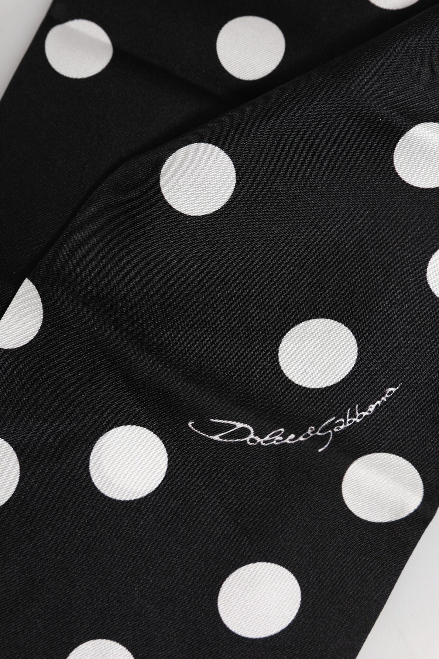 Dolce &amp; Gabbana Schwarz-Weiß-gepunkteter Seidenschal für Herren