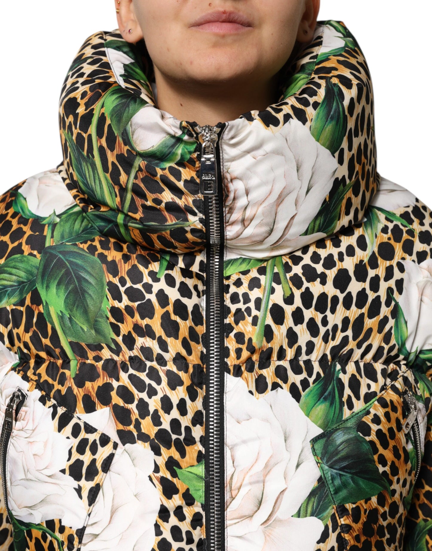Dolce &amp; Gabbana – Steppjacke mit Leopardenmuster und Rosenmuster in mehreren Farben