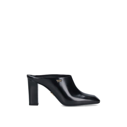 Prada – Pantoletten aus Leder mit Logo