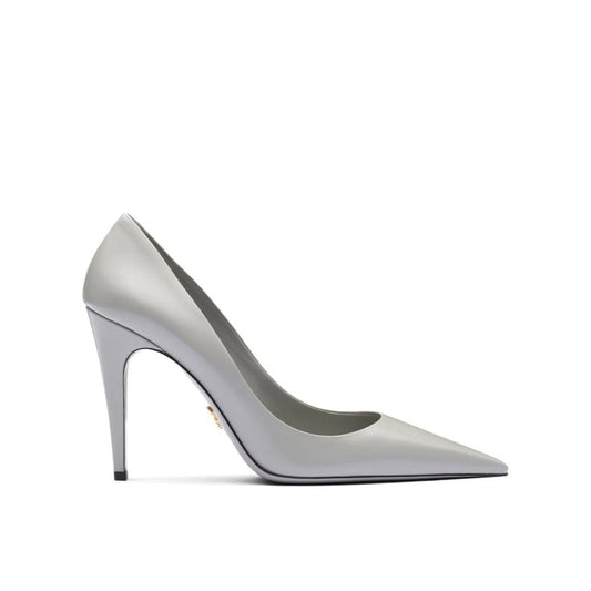 Prada Pumps aus gebürstetem Leder