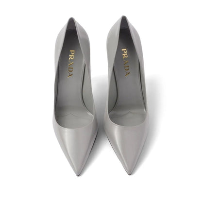 Prada Pumps aus gebürstetem Leder