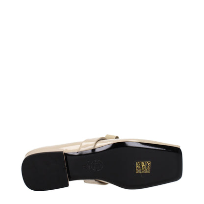 Versace – Beigefarbene Ballerinas aus Leder