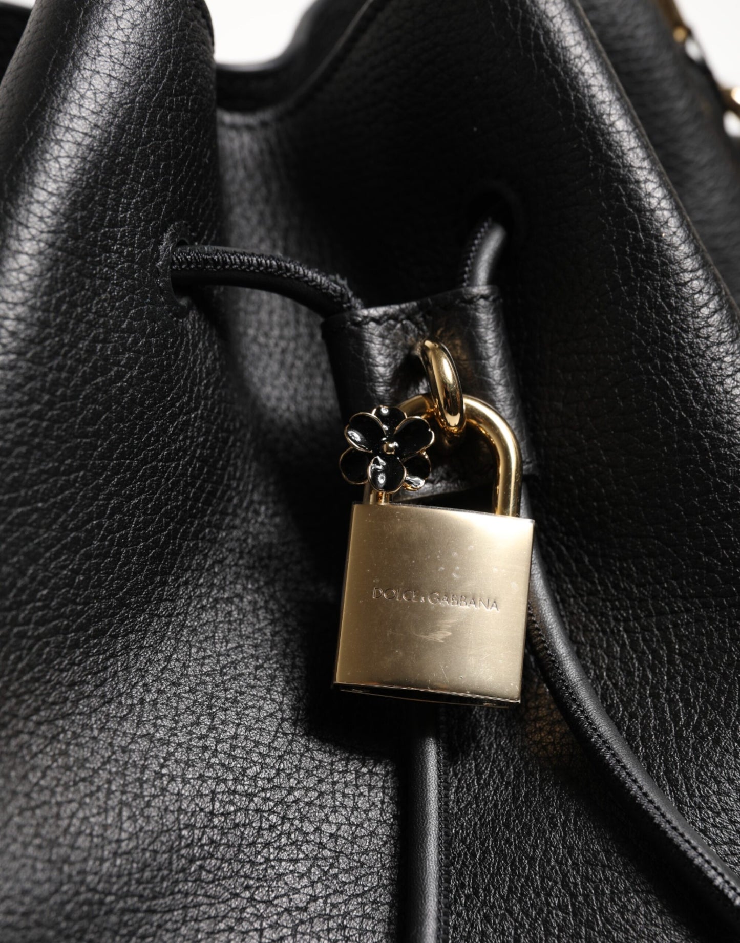 Dolce &amp; Gabbana – Umhängetasche aus schwarzem Leder mit DOLCE-Print