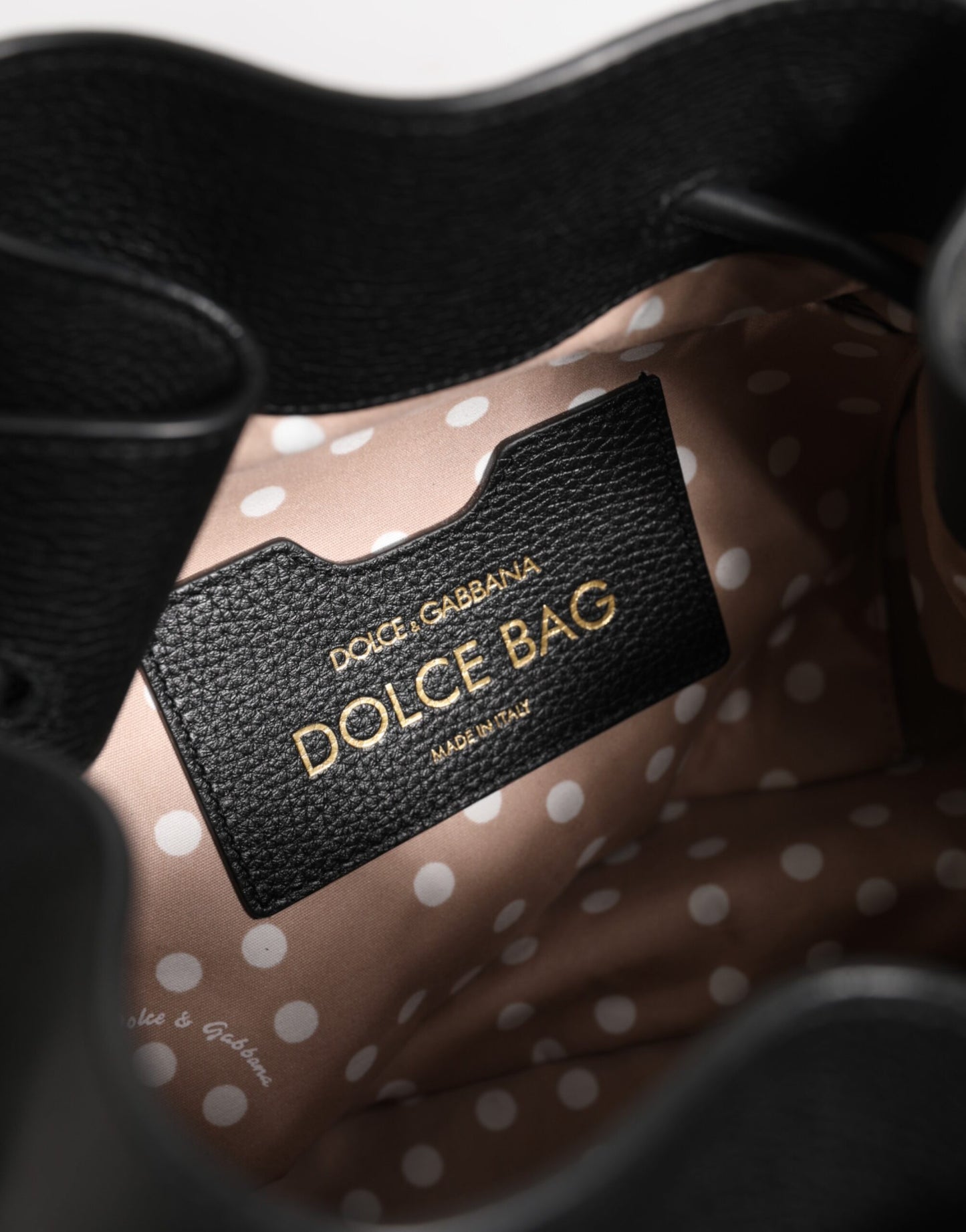 Dolce &amp; Gabbana – Umhängetasche aus schwarzem Leder mit DOLCE-Print