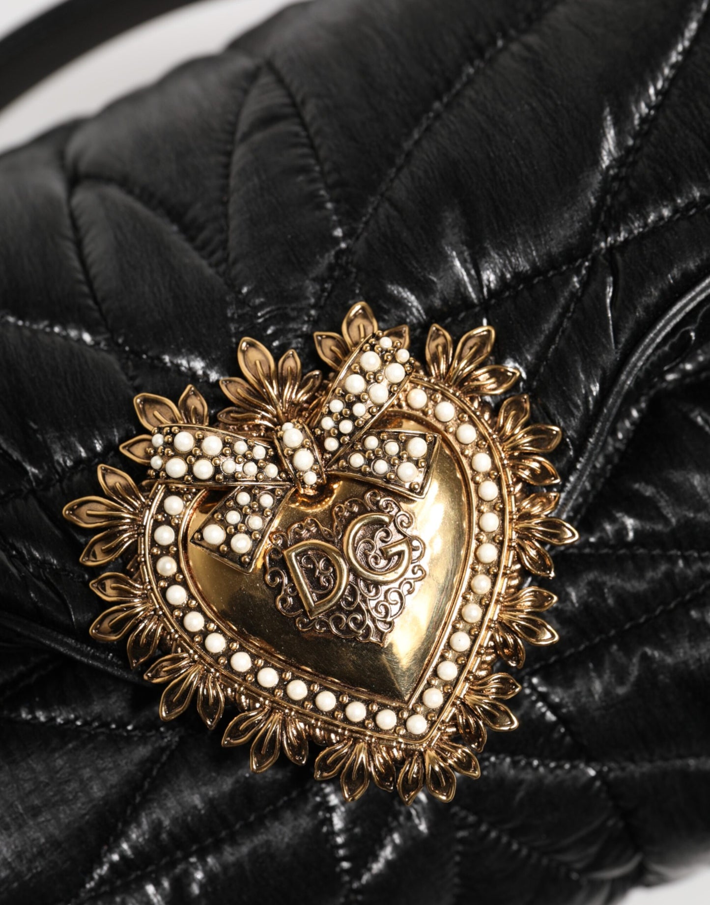 Dolce &amp; Gabbana – Devotion – Umhängetasche aus gestepptem Nylon mit Kettenriemen in Schwarz