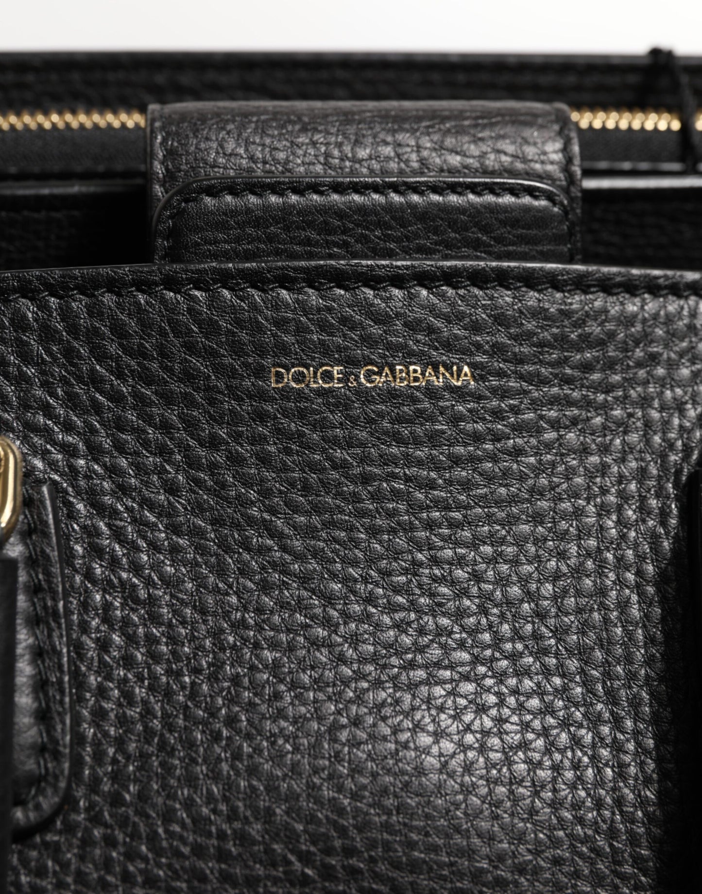 Dolce &amp; Gabbana – Schultertasche mit Logo-Schild aus schwarzem Kalbsleder